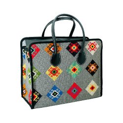 شنطة ترامس بلون رمادي نقشة تراثية  شنطة ترامس بلون رمادي نقشة تراثية